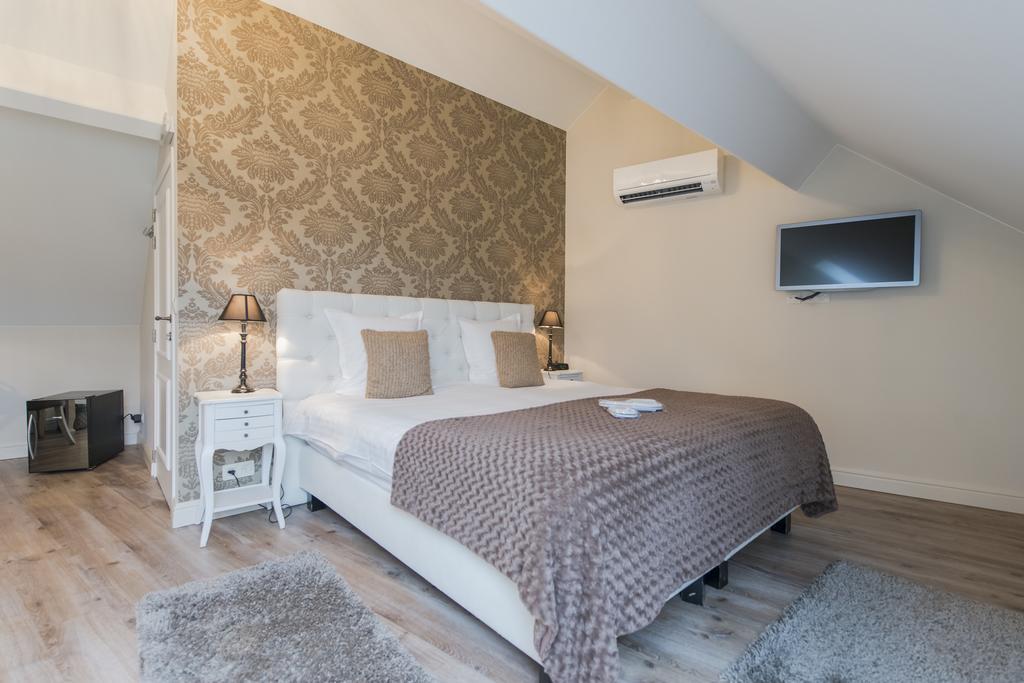 Boutique Hotel Caelus VII Tongeren Bagian luar foto